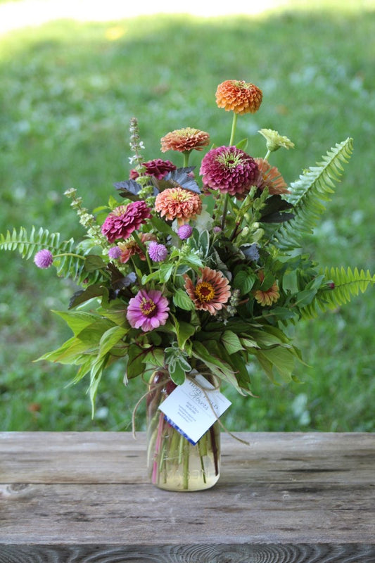 💕 Small Valentine’s Day Arrangement- PRE-ORDER ONLY